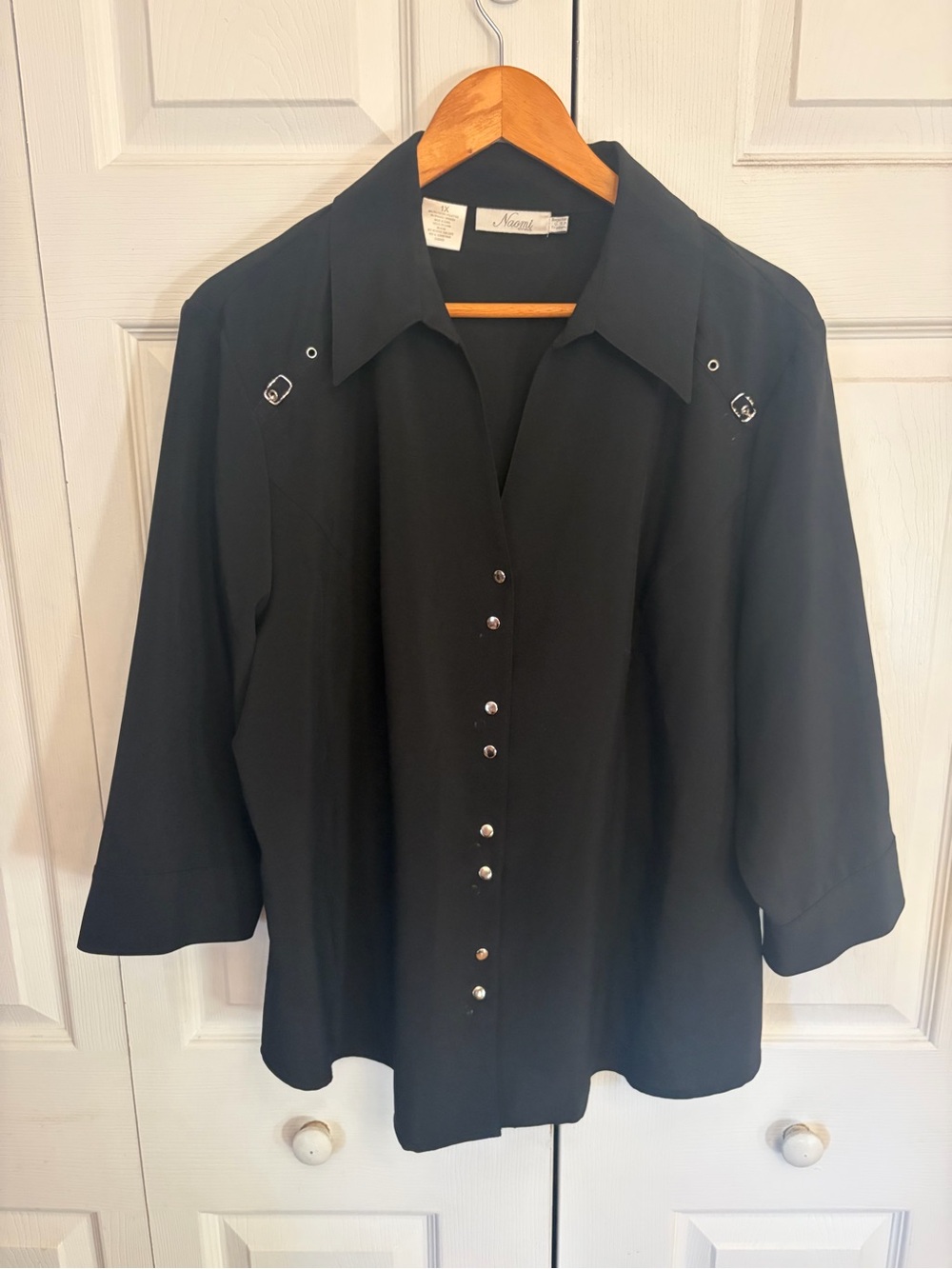 Naomi stretch Black Button-Front Women's Shirt with Silver Accents